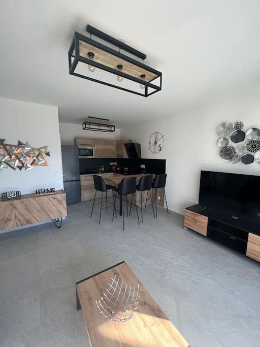 Superbe Appartement Neuf Aucalme Сен-Мандрие-сюр-Мер Экстерьер фото